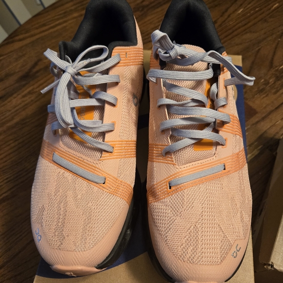 Sneakers - Picture 4 of 6